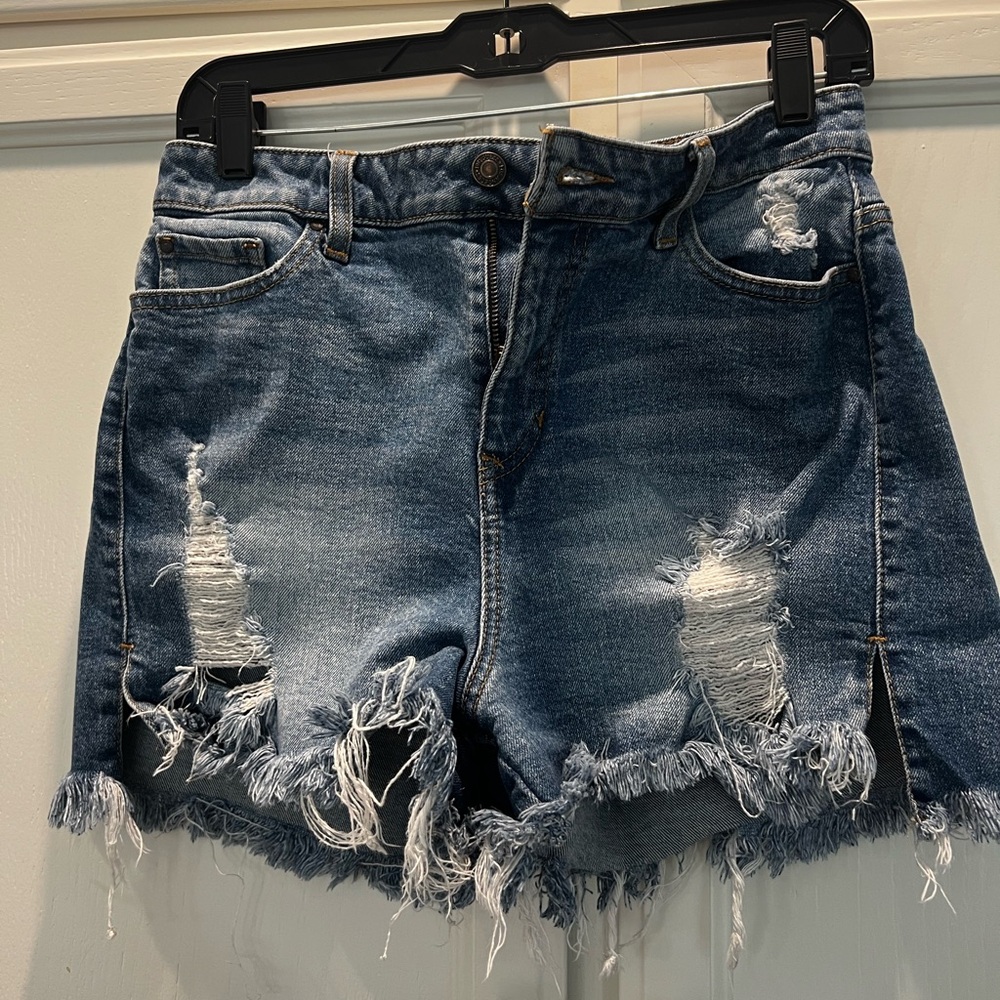 GUESS Distressed Denim Shorts perfect for summer. Size 29